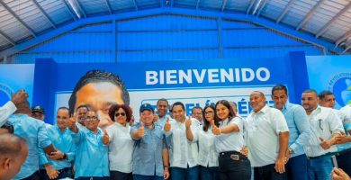 Diputado Rafelin Pérez deja la Fuerza del Pueblo y se juramenta en el PRM en Pedernales