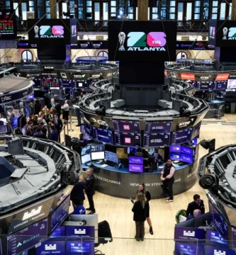 Wall Street cierra con pérdidas semanales por el vaivén tecnológico y la escalada con Irán