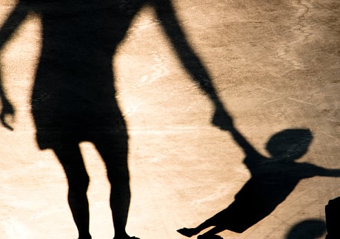 Mujer con supuestos problemas de salud mental habría causado la muerte de su hija en Manoguayabo