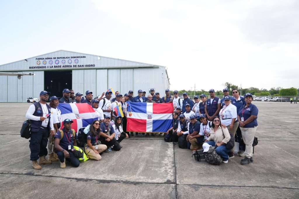 Ministro de Salud retorna al país junto al Equipo Médico de Emergencia tras culminar misión humanitaria en Venezuela