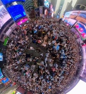 Miles de argentinos toman Times Square a horas de la final del Mundial 2026