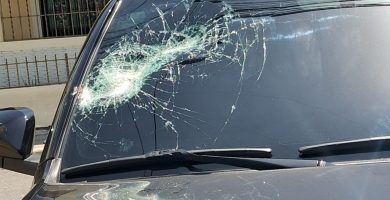 Continúan lanzando piedras a vehículos en Las Américas: Hombre denuncia que fue víctima de varias pedradas