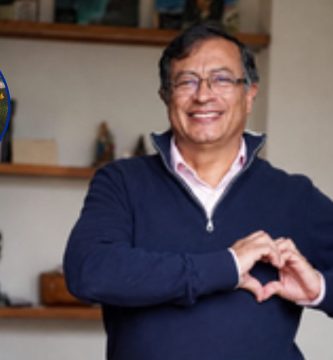 «Les dejo esta foto para que la guarden en su corazón»: Gustavo Petro presenta retrato que quedará en la galería de expresidentes de Colombia