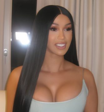 ¡Nuevo romance! Cardi B es vista en una cena con el portero nigeriano Maduka Okoye