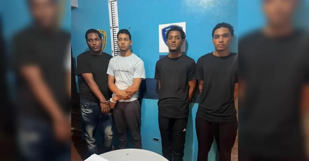 Cuatro jóvenes son detenidos tras operativo de Dicrim en Santiago