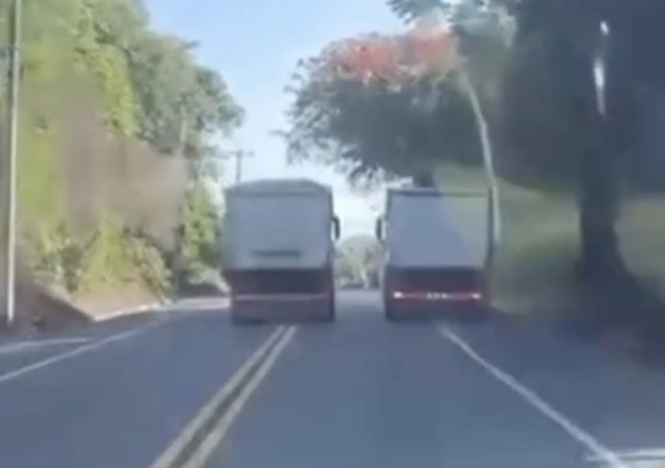 Peligro en la vía: camioneros realizan carreras en tramo carretero Navarrete–Puerto Plata