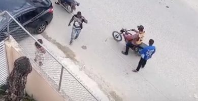 Motoristas lanzan piedras a vehículo tras presunto intento de atraco en La Ciénaga