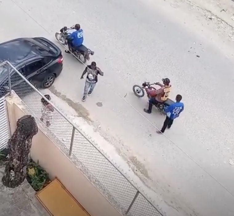 Motoristas lanzan piedras a vehículo tras presunto intento de atraco en La Ciénaga