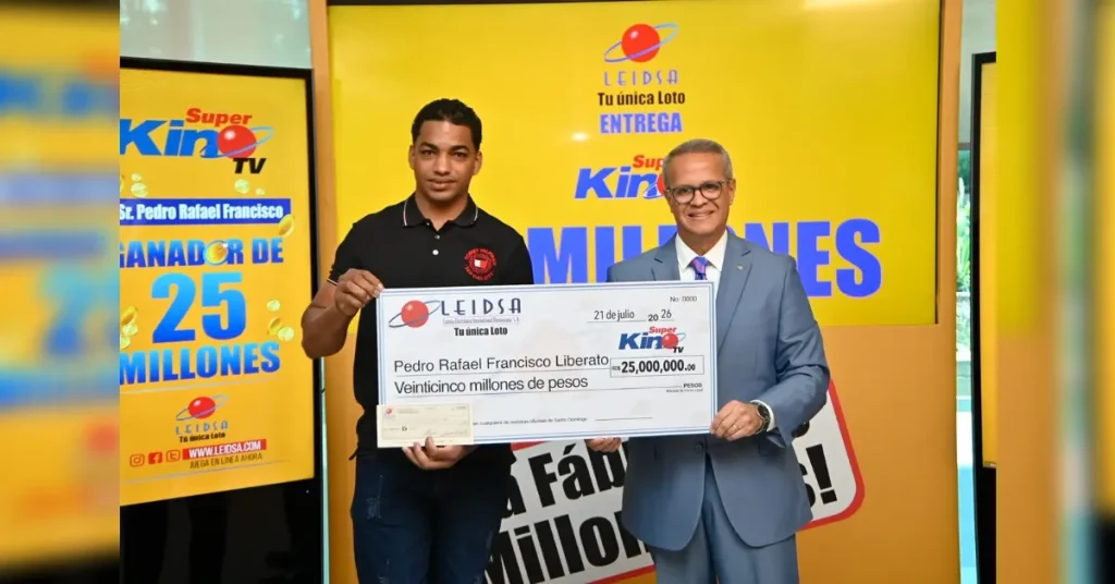 Panadero gana el Súper Kino TV recibiendo premio de RD$25 millones