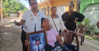 “Mi hijo estaba borracho, él era policía, no atracador”: Exigen justicia por muerte de raso en Mendoza