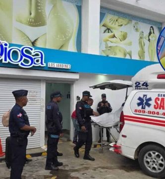 Continúan interrogatorios del Ministerio Público a personal de clínica por muerte de mujer en liposucción