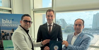 Consulado RD en Miami y Broward International University suscriben convenio educativo aportan 150 becas estudios superiores