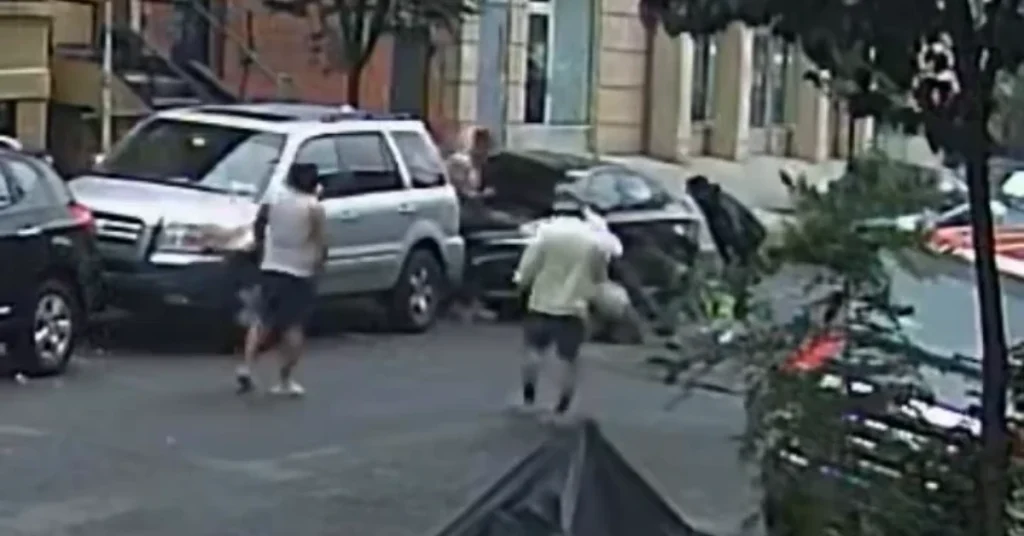 Captan alarmante incidente de hombre con su esposa en el Bronx
