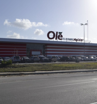 Fuera de peligro clientes y colaboradores tras conato de incendio en sucursal de Supermercados Olé
