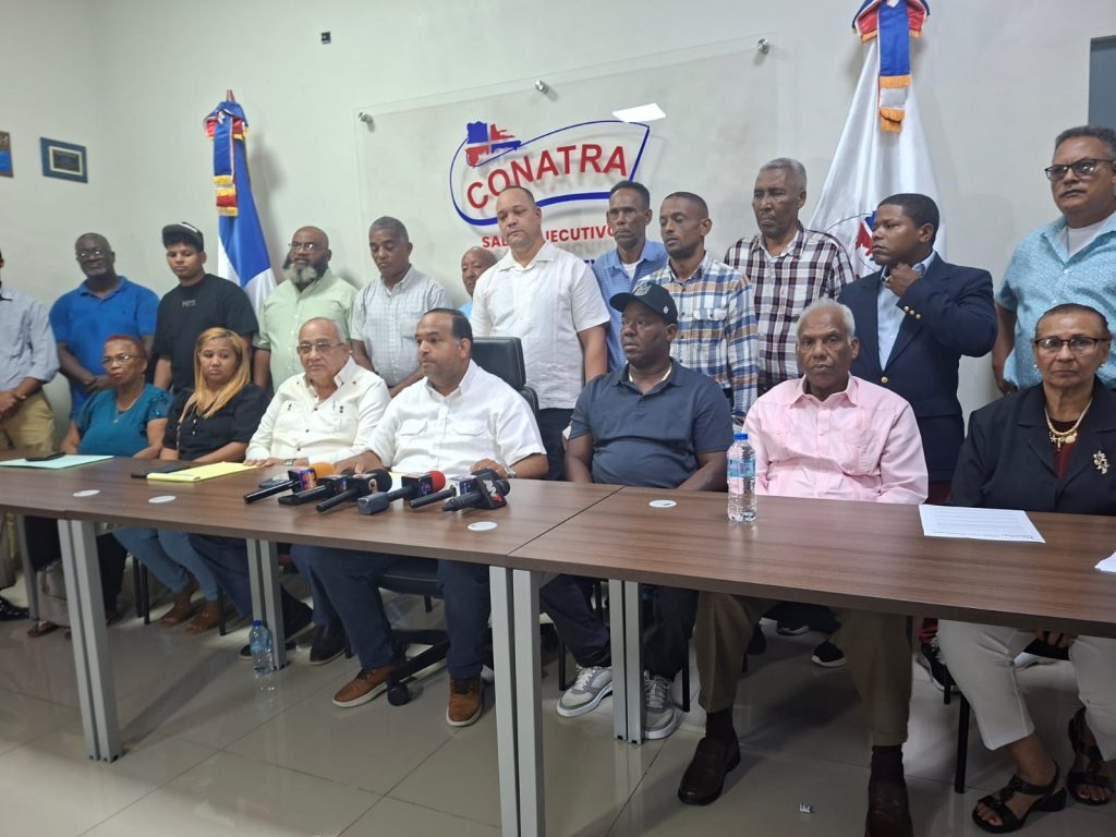 Conatra deja sin efecto paro transporte en Santo Domingo Este