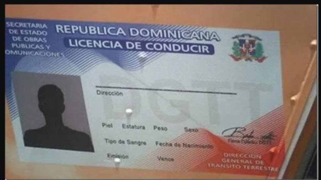 Detienen a varias personas por presunta falsificación de licencias de conducir en Santiago