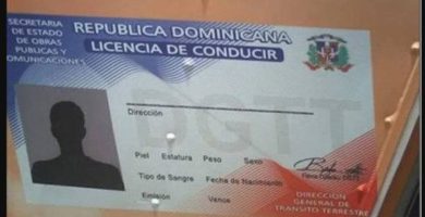 Detienen a varias personas por presunta falsificación de licencias de conducir en Santiago
