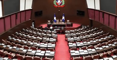 Legisladores critican aumento de RD$40 mil millones al resupuesto complementario