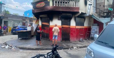 Evoluciona favorablemente hombre quemado en incendio ocurrido en negocio de comida en Los Guaricanos