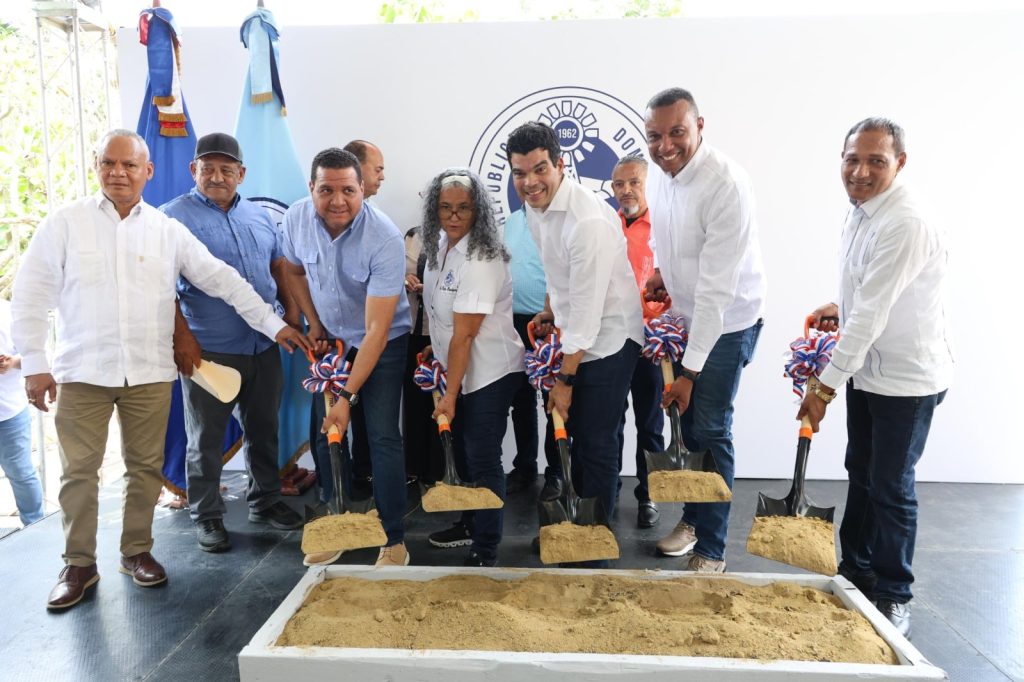 Con inversión de RD$913 millones, inicia ampliación del acueducto de Sabana Iglesia