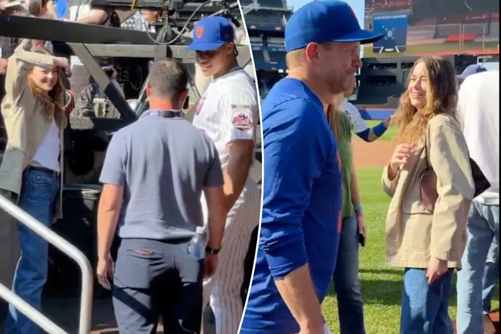 Juan Soto y Emma Stone son captados conversando en el banquillo de los Mets