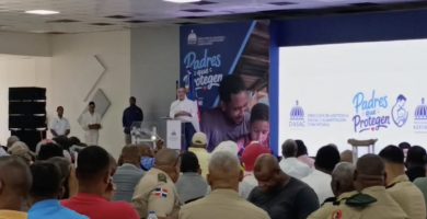 Abinader encabeza “Padres que Protegen” en reconocimiento por su día