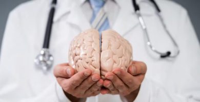 OMS advierte que sueño, aire contaminado y aislamiento social influyen en el riesgo de demencia