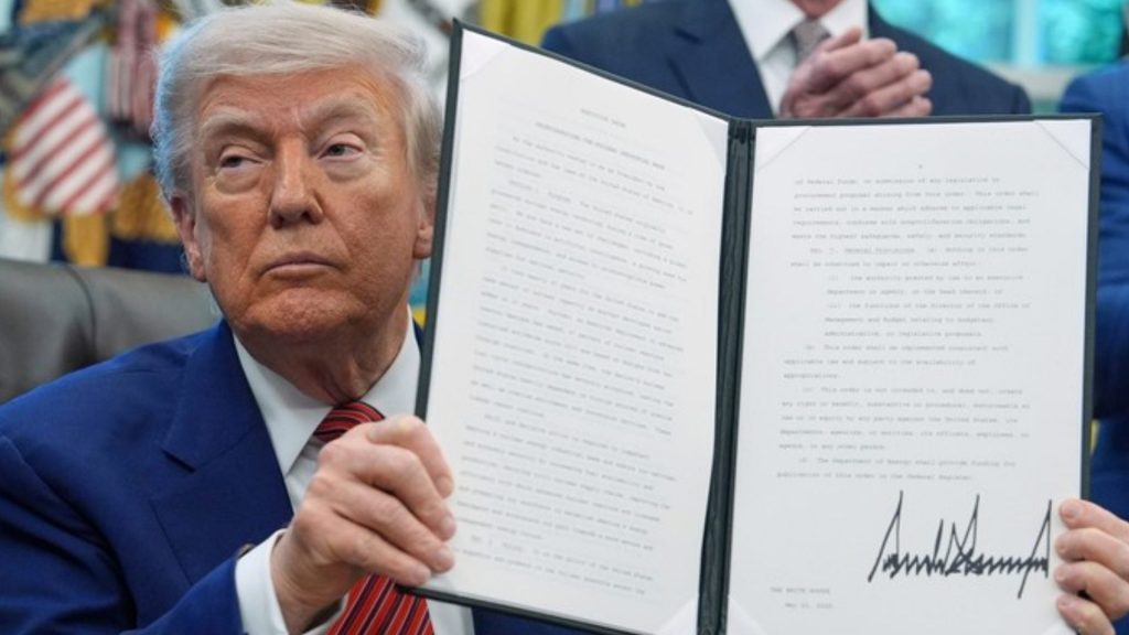 Tribunal bloquea intento de Trump de aplicar nuevas restricciones al voto por correo antes de las elecciones