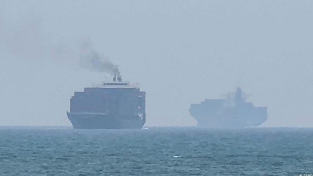 Petrolero explota en el estrecho de Ormuz tras impactar con una supuesta mina marina