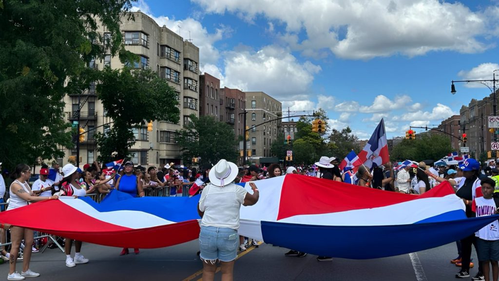 Dominicanos en Nueva York celebran 37 años de historia con la Gran Parada del Bronx