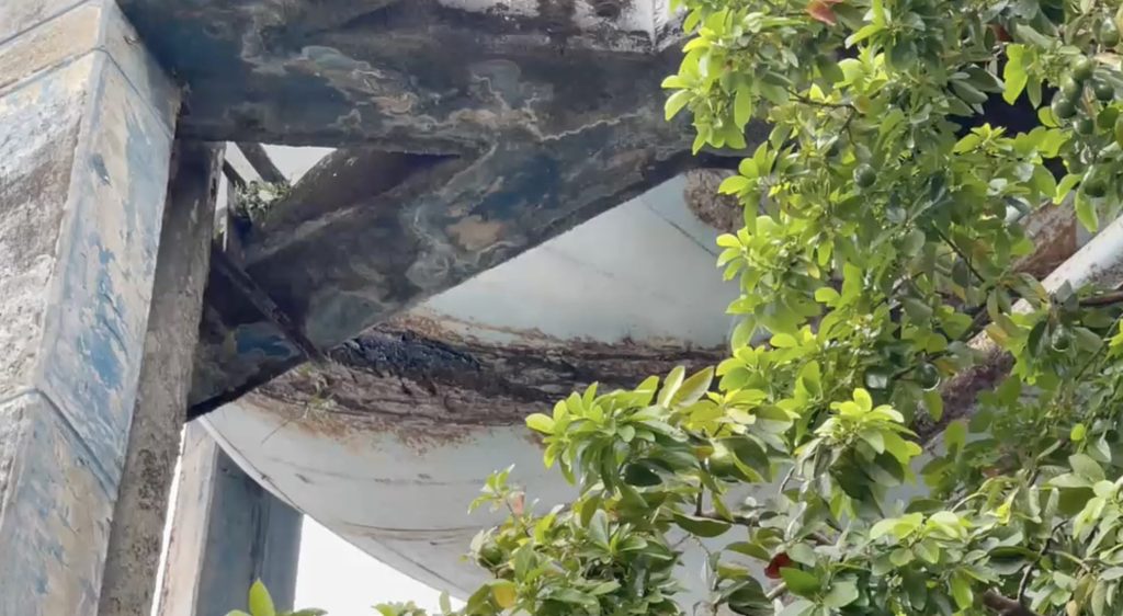Vecinos denuncian años de deterioro en tanque de agua potable de Villa Juana