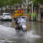 Tifón Noul deja alertas por inundaciones en el sur de China tras avanzar hacia el interior