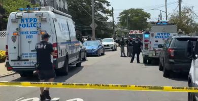 Dos familiares pierden la vida tras incendio y operativo policial en una vivienda de Queens