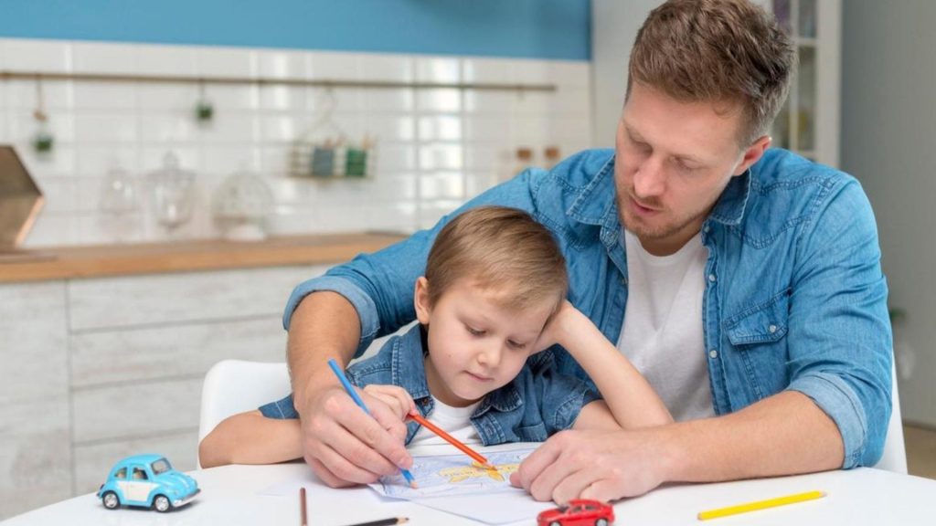 Padres sacan adelante a sus hijos realizando diferentes oficios