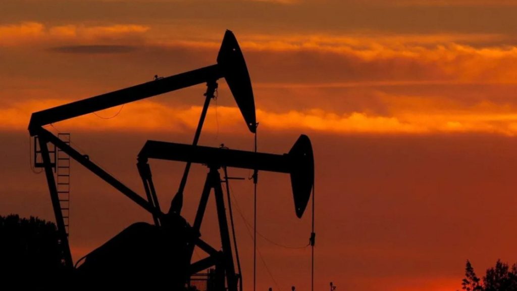 Petróleo de Texas cae hasta 84,20 de dólares el barril tras Estados Unidos pausar ataques contra Irán este fin de semana
