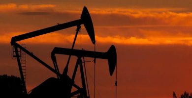 Petróleo de Texas cae hasta 84,20 de dólares el barril tras Estados Unidos pausar ataques contra Irán este fin de semana