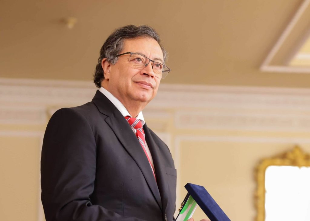 Petro afronta un nuevo escándalo de presunta corrupción a once días de dejar el poder