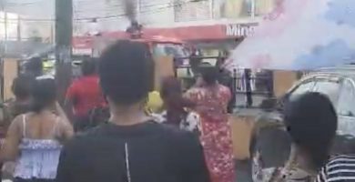 Incendio afecta establecimiento comercial en avenida Isabel Aguiar; bomberos trabajan para sofocarlo