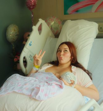 Hija de Daddy Yankee da a luz y presenta a su bebé Eira Del Mar