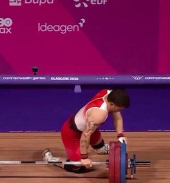 Deportista se desmaya tras intentar levantar más de 170 kilos en una competencia en Inglaterra