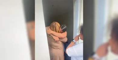 Dominicano vive reencuentro con su madre tras seis años sin verla