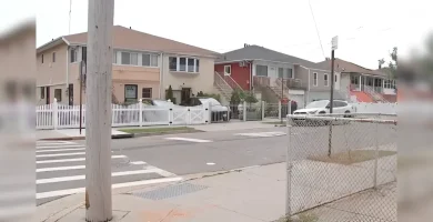 Familia en Queens descargaba compras y terminan en hospitales