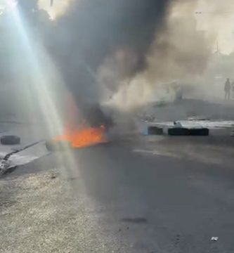 20 días sin luz desatan protesta en barrio San Antonio de Los Mina