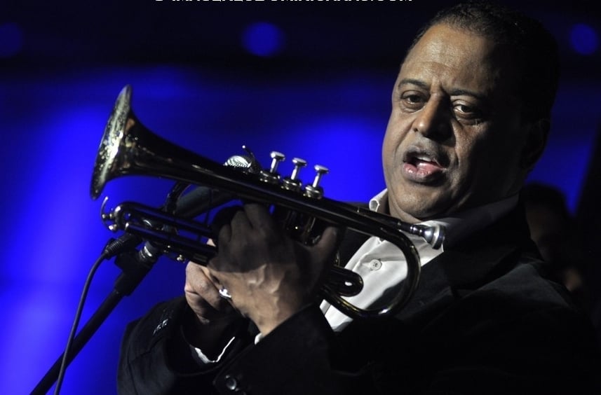 Wilfrido Vargas será homenajeado con la bandera dominicana en las Cataratas del Niágara