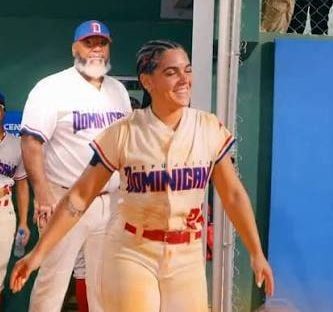 Bárbara Divina: la dominicana que hace honor a su nombre con belleza y poder en el sóftbol de los Centroamericanos 2026