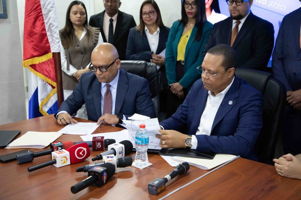 Pro Consumidor acuerda con empresas de cobranza eliminar llamadas insistentes y prácticas abusivas