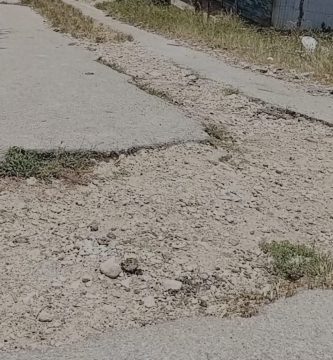 Residentes de Riochill en Barahona piden el arreglo de sus calles tras años en mal estado