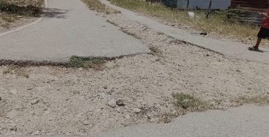 Residentes de Riochill en Barahona piden el arreglo de sus calles tras años en mal estado