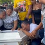 Dan el último adiós a mujer aplastada por gredar en la provincia santiago