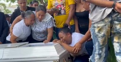 Dan el último adiós a mujer aplastada por gredar en la provincia santiago